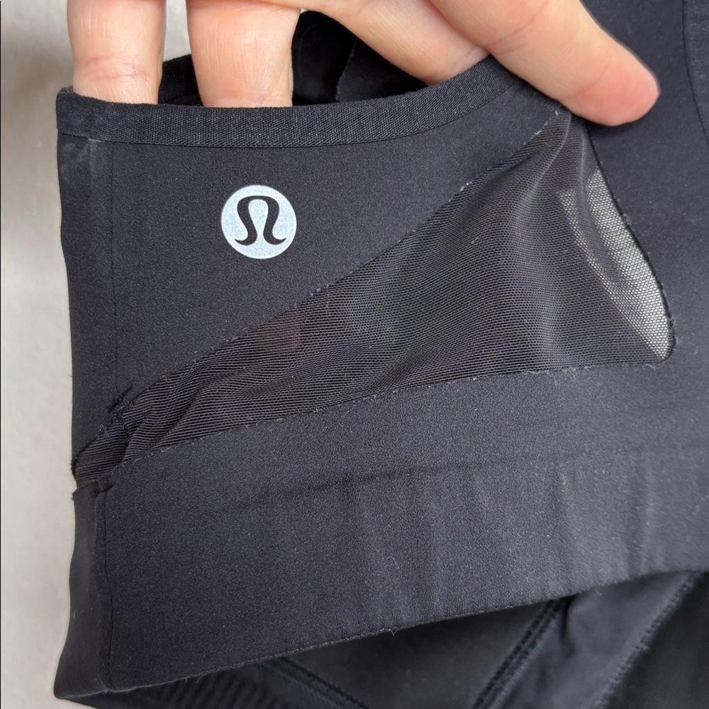 Lululemon Black Full Support Convertible Sports Bra Women Size D32 BLEMISH - Picture 5 of 6